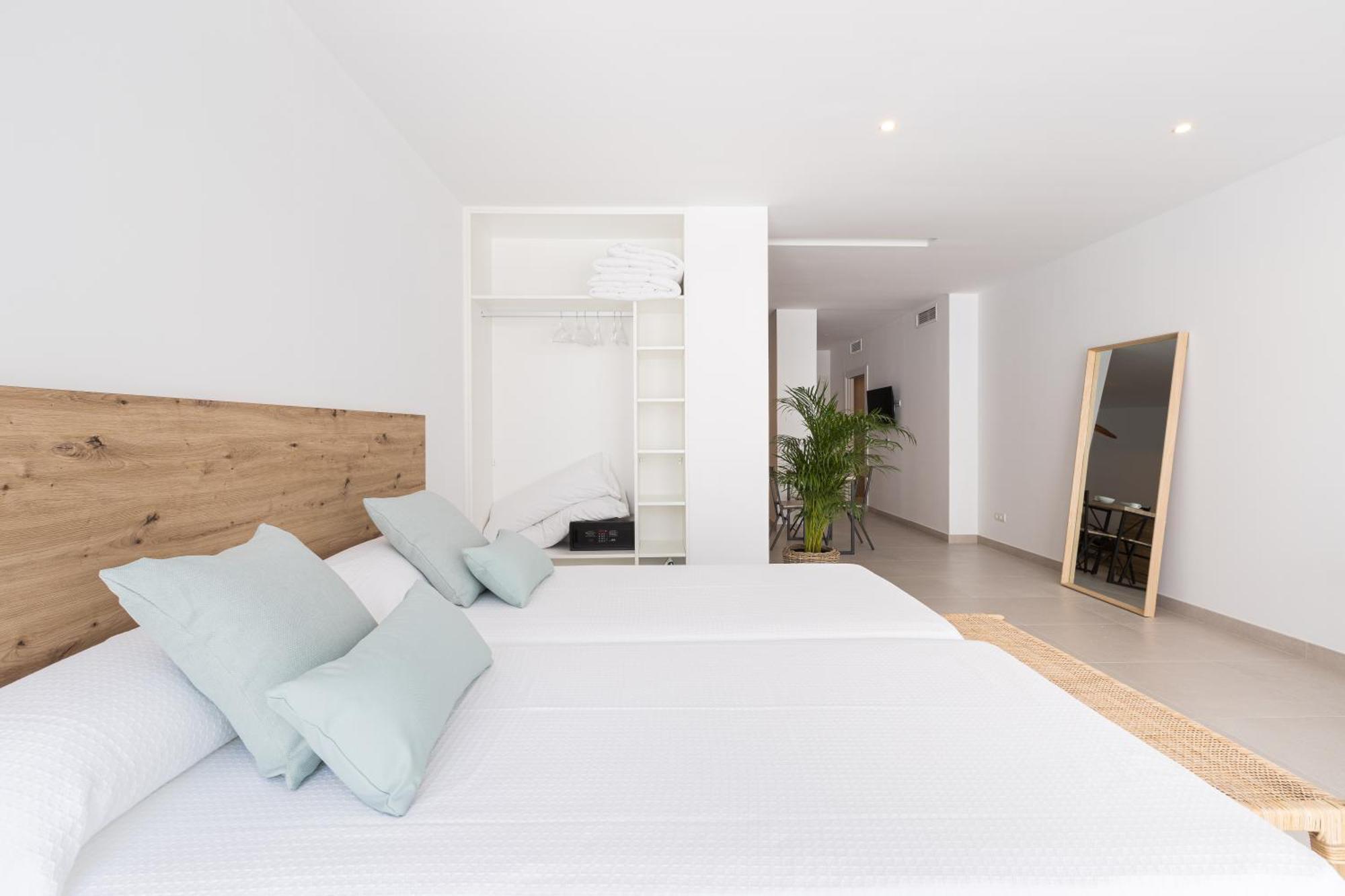 Bossa Bay Suites With Private Pool - Mc Apartments Ibiza Exterior photo